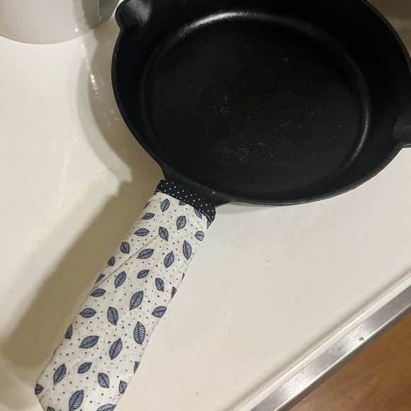 Pot and pan handle holders - Picture 2 of 8